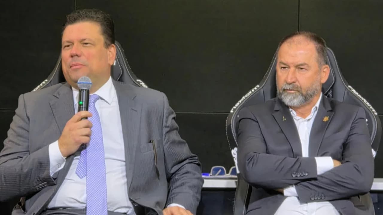 Advogado deixa defesa de Augusto Melo durante impeachment no Corinthians.