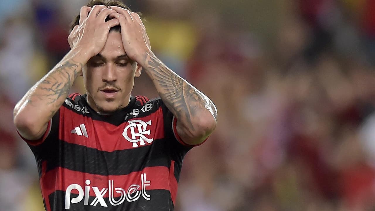 Pedro, do Flamengo, critica Filipe Luís em entrevista a jornal espanhol.