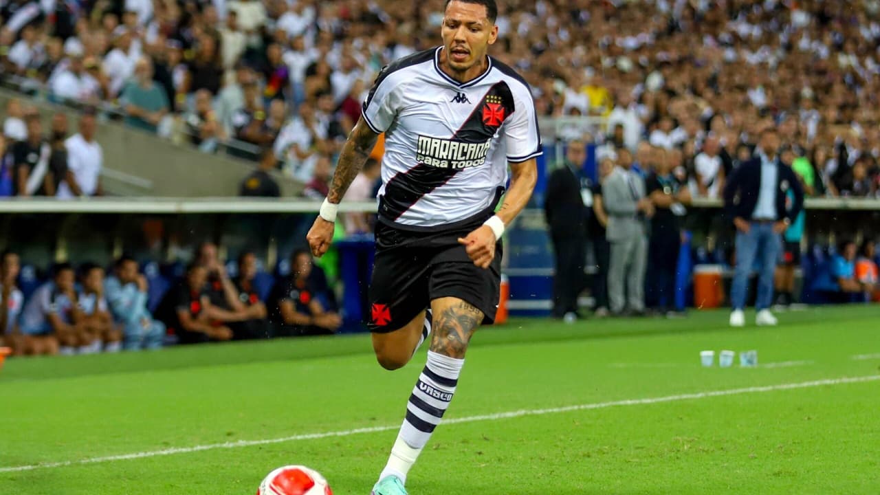 Lembra dele? Clayton se despede do Vasco após vínculo encerrar