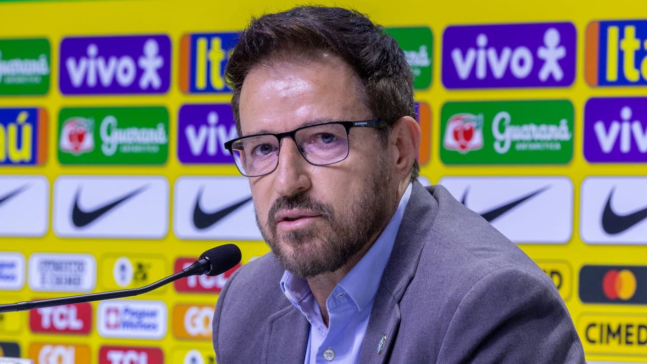 Técnico Ramon Menezes Observa Amistoso entre Flamengo e Bayer München