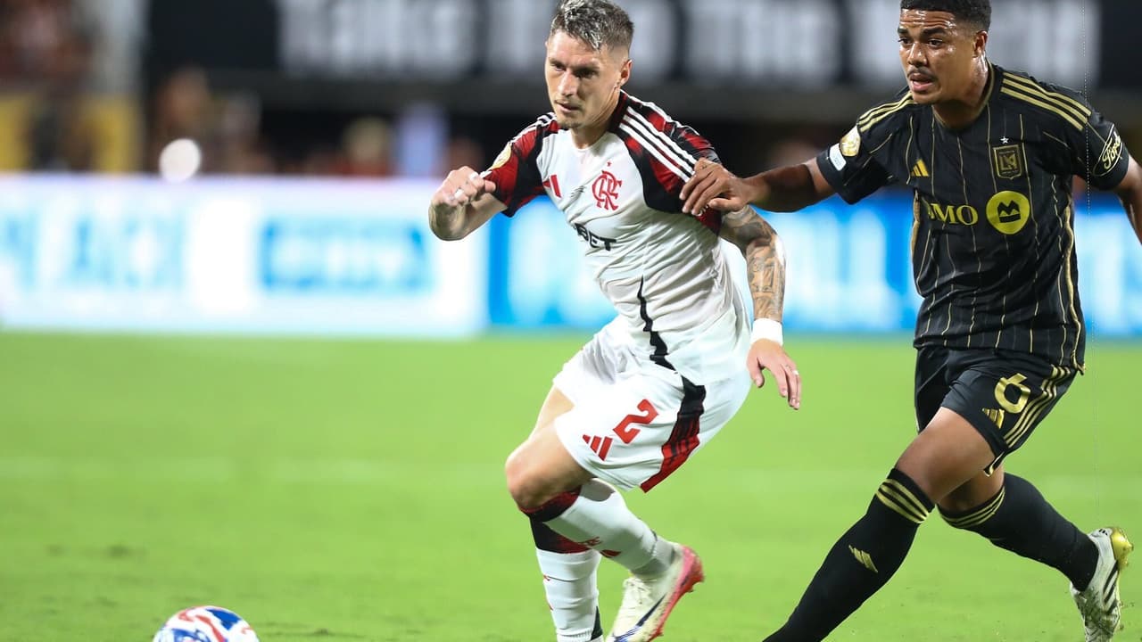 Varela é homenageado pelo Flamengo após marcação histórica de Arrascaeta