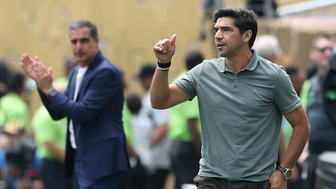 Rival do Palmeiras anuncia reforço no comando técnico após decepção no Mundial.
