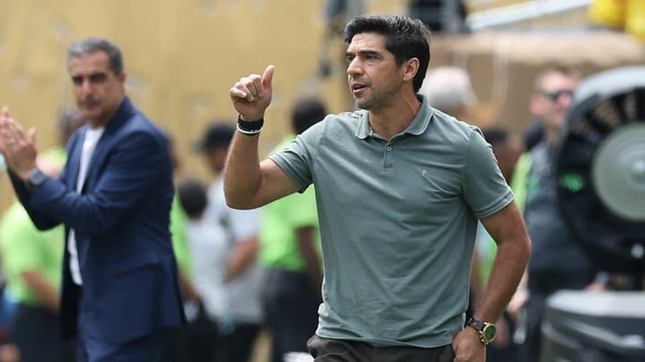 Abel promove retornos de Veiga e Felipe Anderson na escalação do Palmeiras