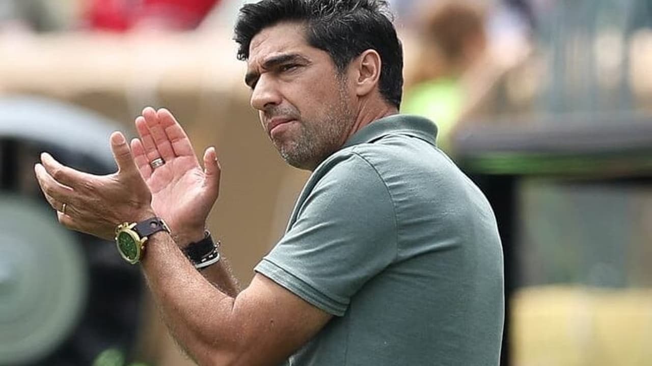 Saída de Estêvão abre oportunidades para novos talentos no Palmeiras
