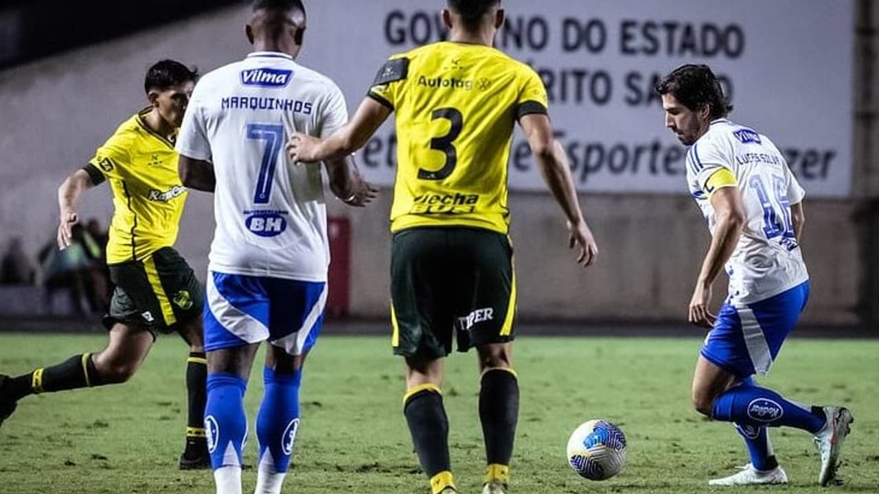Após derrota, volantes do Cruzeiro focam em preparação para Brasileiro