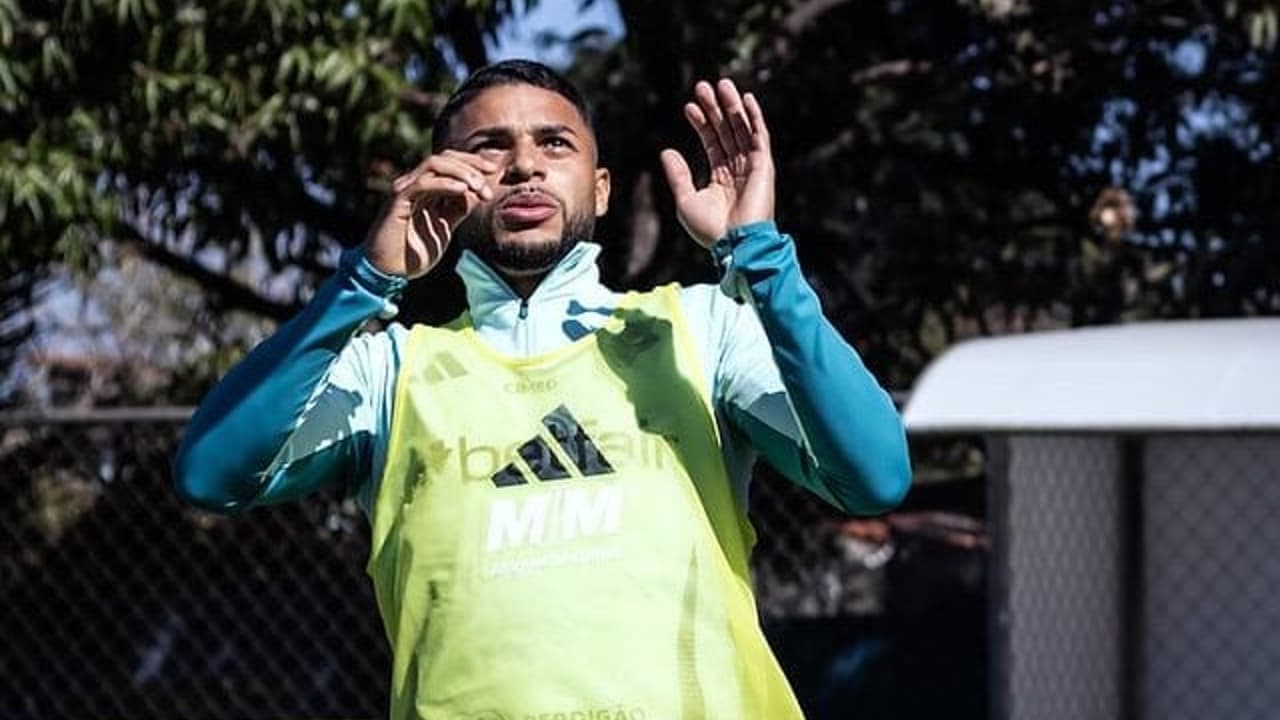 Atacante do Cruzeiro treina e garante presença contra o Grêmio