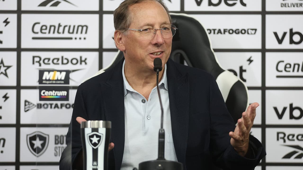 Textor vive 'guerra' com nova gestão do Lyon, que tenta tirá-lo do Botafogo