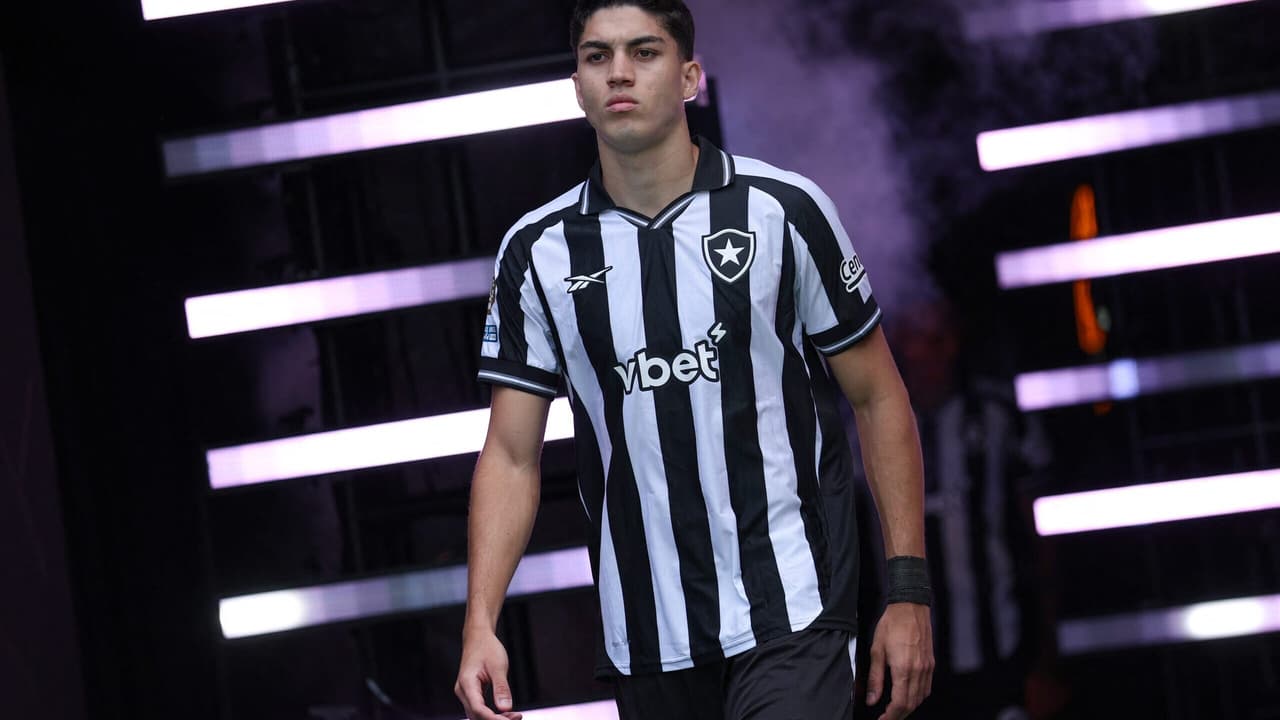 Jair deixa o Botafogo após quatro meses em alto nível na zaga