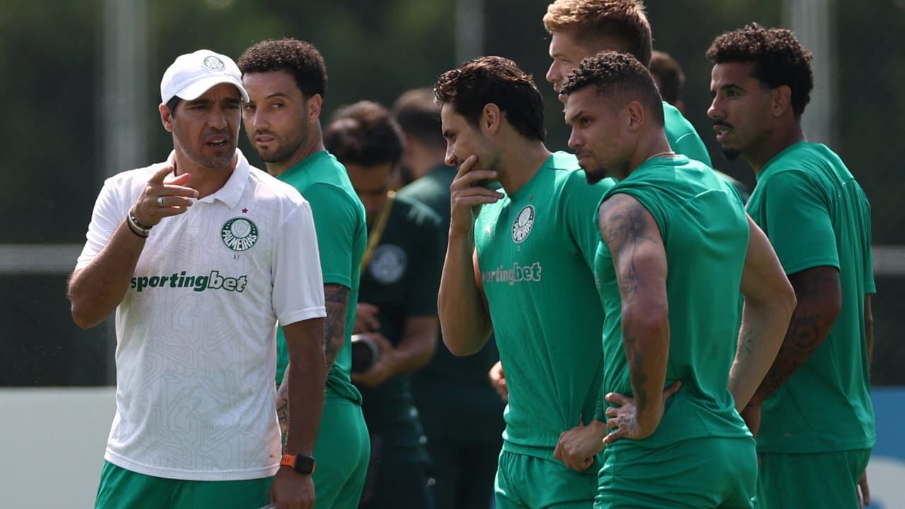 Abel planeja ajustes e descarta revanche contra Chelsea no Palmeiras.