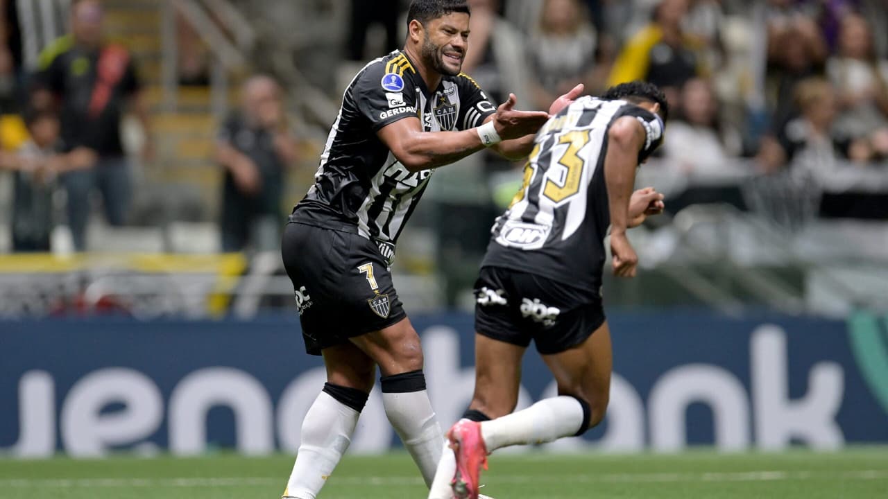 Dublador expõe diálogo entre Hulk e árbitro em amarelo polêmico
