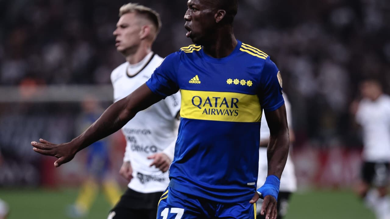Advíncula pode se transferir para o São Paulo; conheça os detalhes da negociação