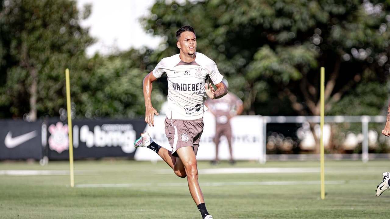 Corinthians avança na negociação para renovar com João Pedro Tchoca