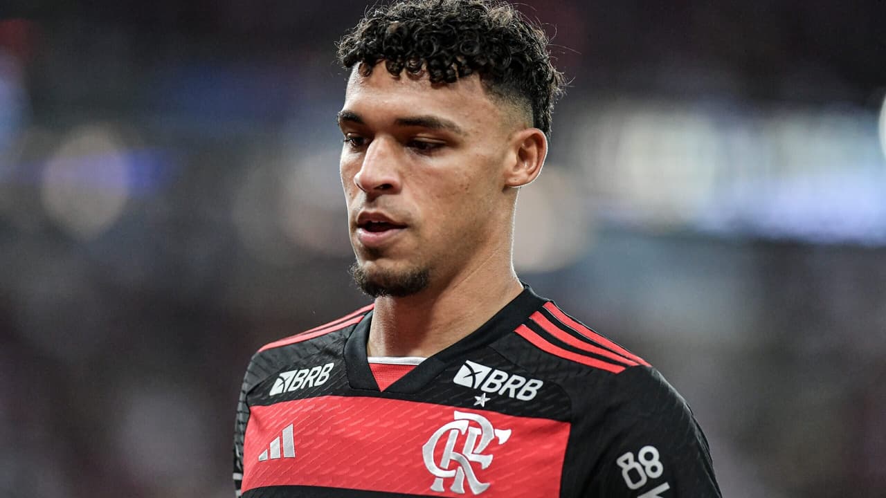 Flamengo negocia 50% dos direitos de Victor Hugo com clube português.