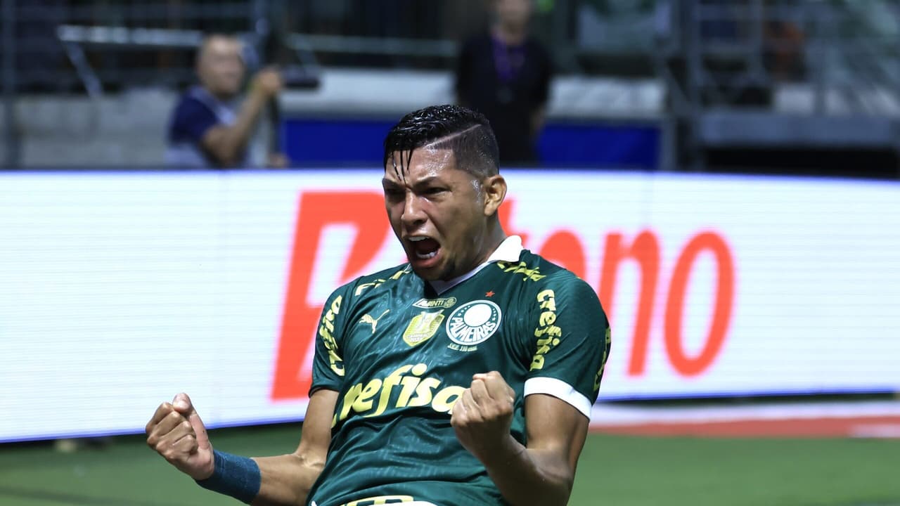 Rony revela planos de comemoração de gol contra o Palmeiras no clássico.