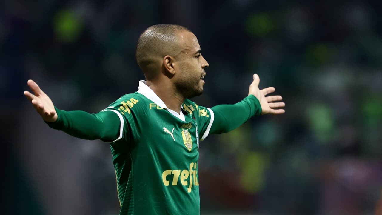 Grêmio demonstra interesse na contratação de Mayke, lateral do Palmeiras.