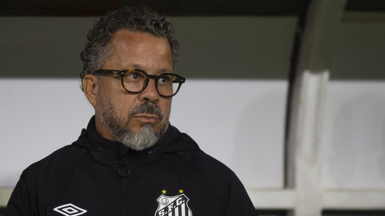Cléber Xavier desaprova o desempenho do Santos diante do Mirassol