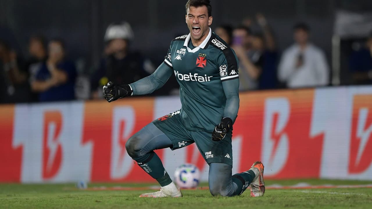 Vasco encaminha renovação do goleiro Léo Jardim