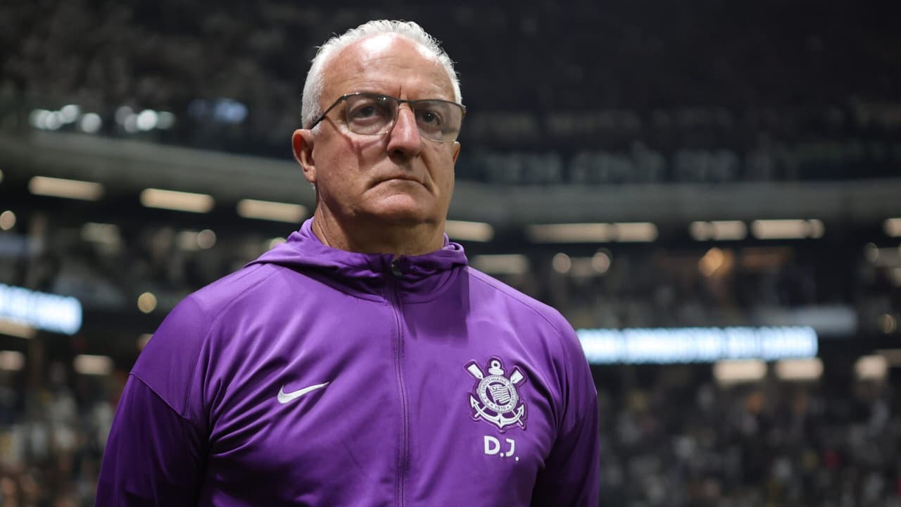 Dorival Júnior destaca desempenho do Corinthians e faz reclamação após vitória