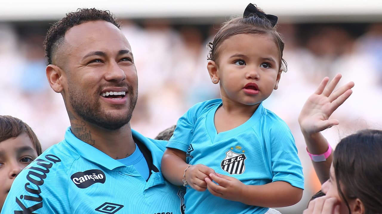 Neymar é liberado do treino do Santos para acompanhar nascimento da filha