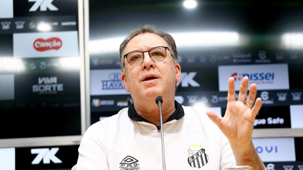 Marcelo Teixeira abre o jogo sobre situação do técnico Cléber Xavier no Santos