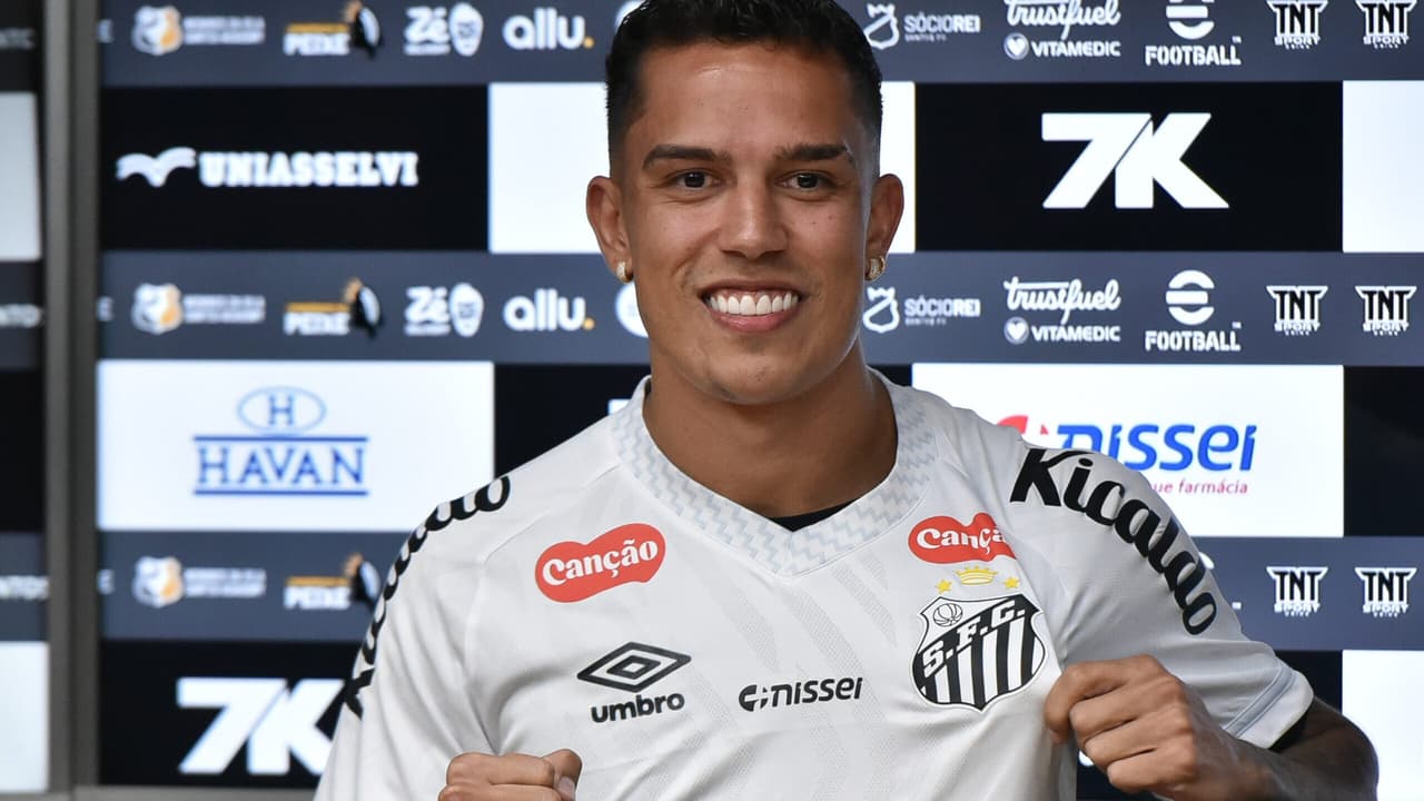 Igor Vinícius celebra retorno ao Santos: 'Significa muito pra mim'