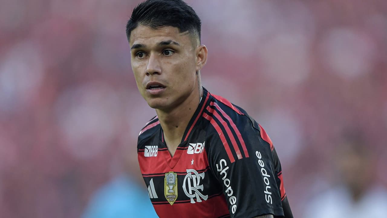 Reação de Luiz Araújo em Flamengo x São Paulo gera discussões entre torcedores