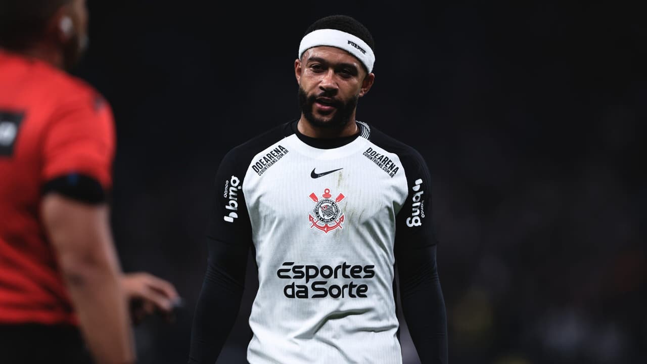 Corinthians sofrendo com desfalques de Memphis em jogos fora de casa