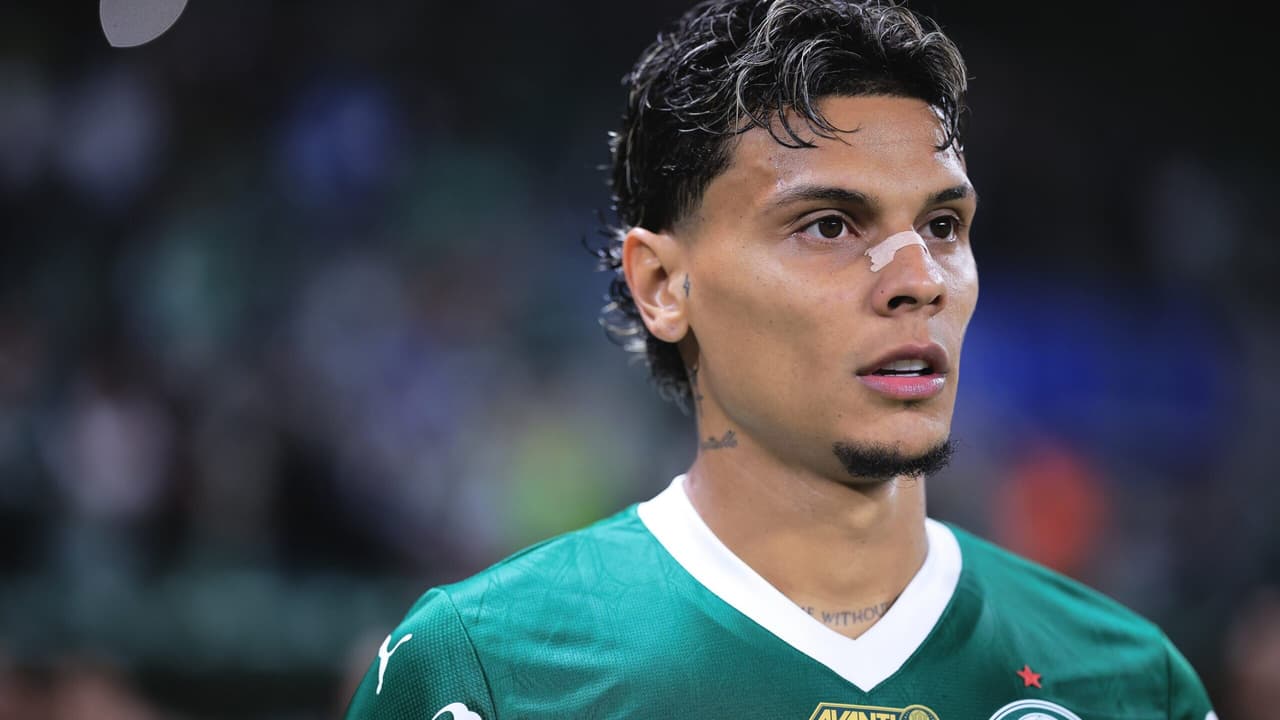 Benfica mira Ríos do Palmeiras após desistência da Roma, proposta não oficializada.