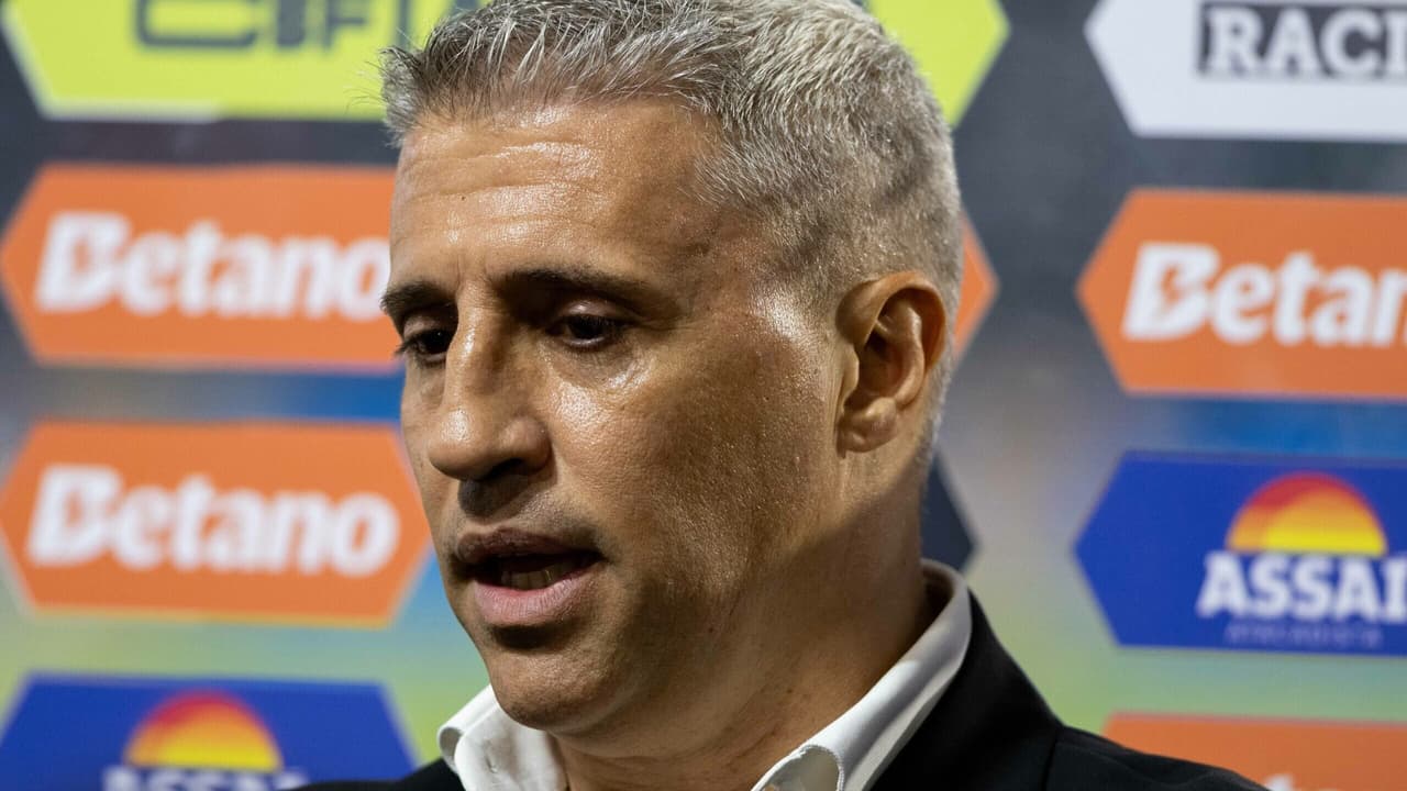 Hernán Crespo comenta empate do São Paulo em coletiva de imprensa ao vivo
