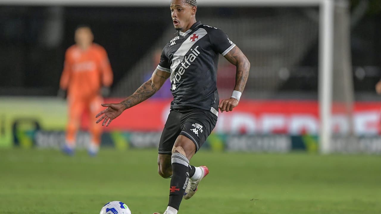 David volta a ser titular pelo Vasco, agrada e se torna opção