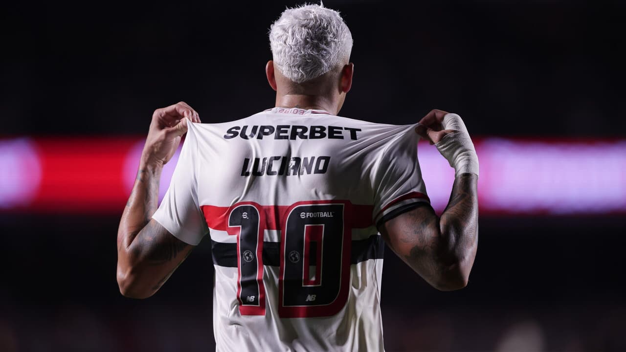 Luciano brilha com dois gols e São Paulo supera Corinthians no Brasileirão