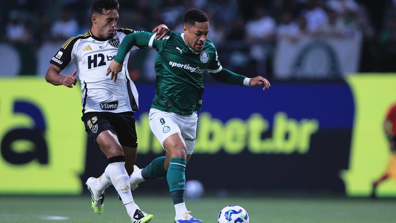 Ex-Palmeiras analisa momento de Vitor Roque: 'Não se esconde'