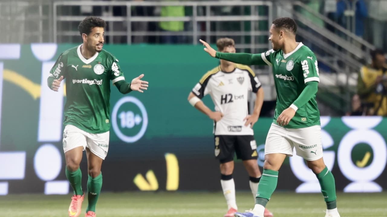 Vitor Roque brilha, Palmeiras conquista primeira vitória em casa com gol decisivo.