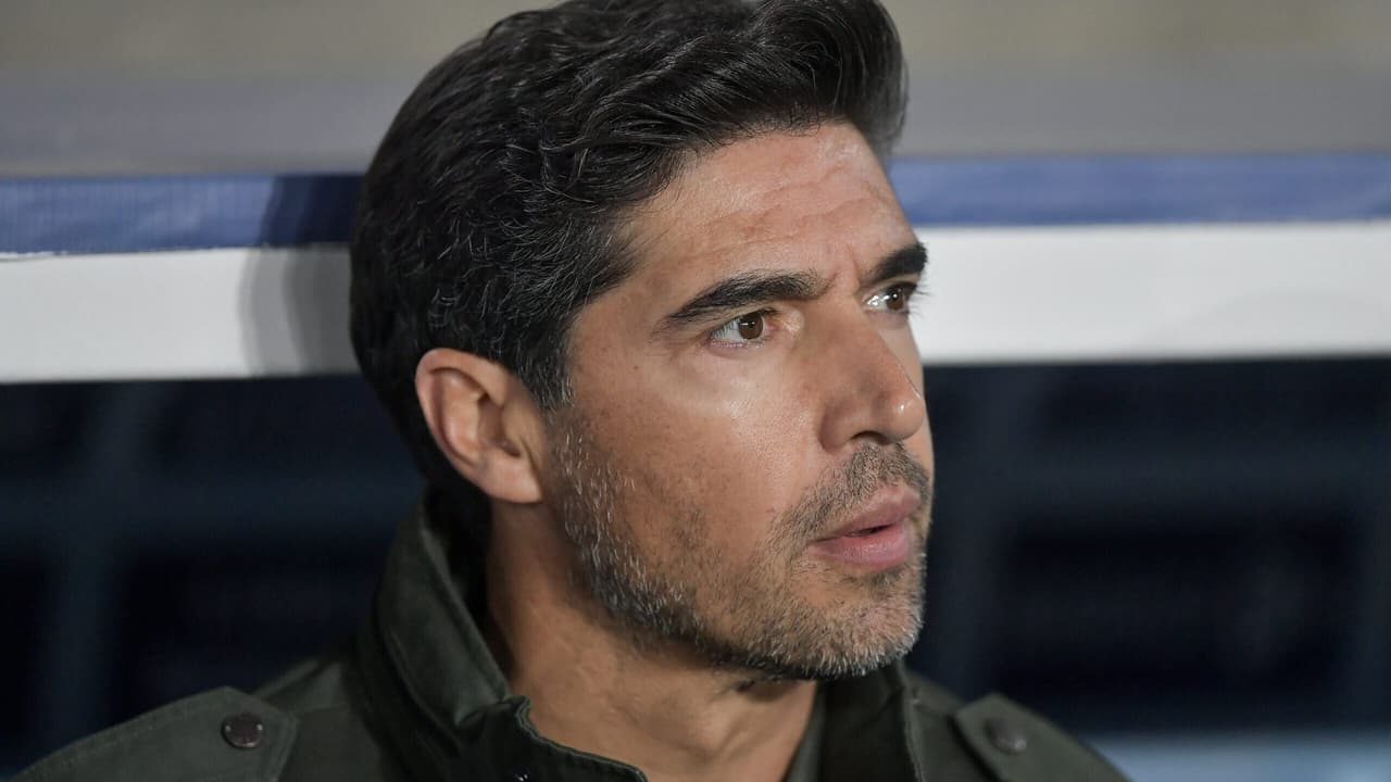 Abel contesta críticas e alega sabotagem em trabalho no Palmeiras.