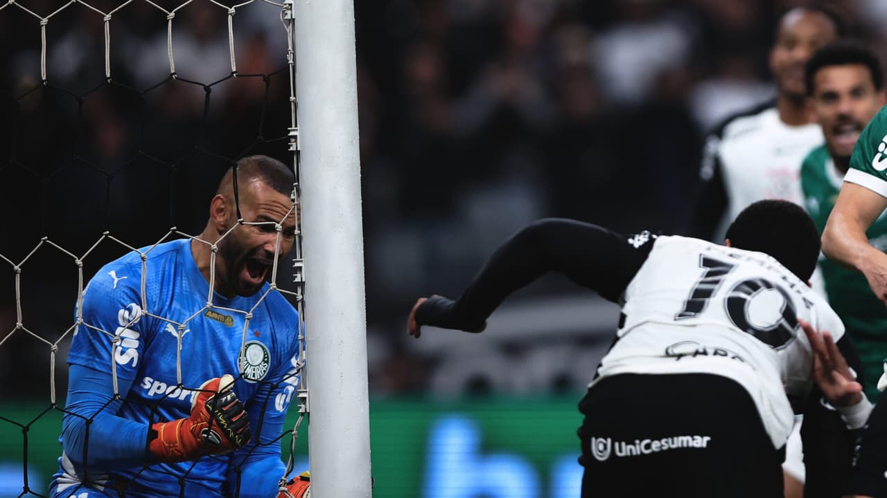 Weverton brilha, mas Palmeiras esbarra no Corinthians de Depay.