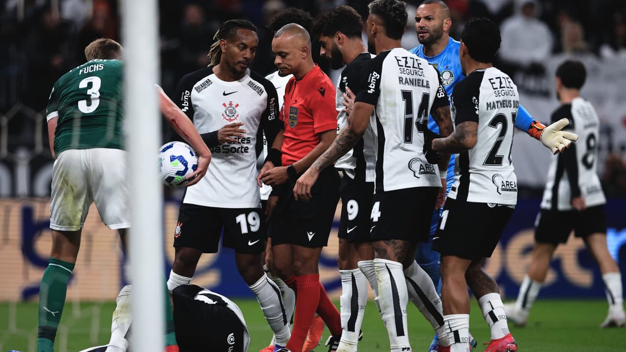 Polêmica sobre linha demarcatória em clássico Corinthians x Palmeiras: especialista questiona decisão.