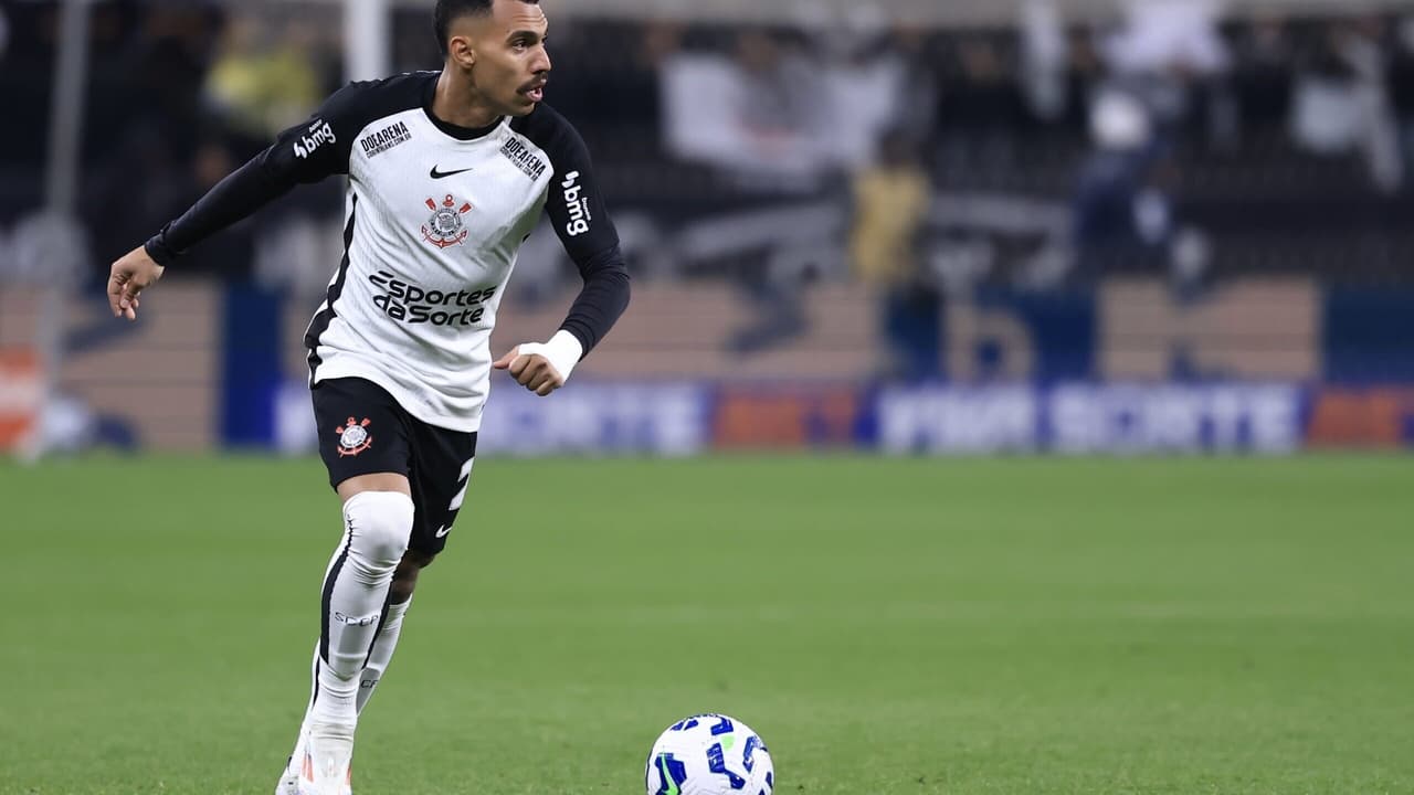 Improviso de Matheuzinho resulta em gol do Corinthians: jogada não ensaiada.