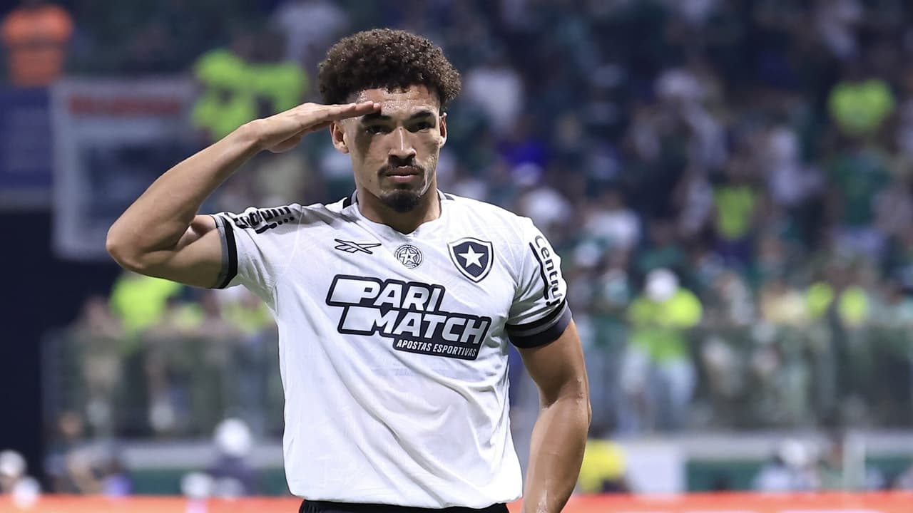 Ex-Botafogo deixa o Lyon e acerta com novo clube; confira