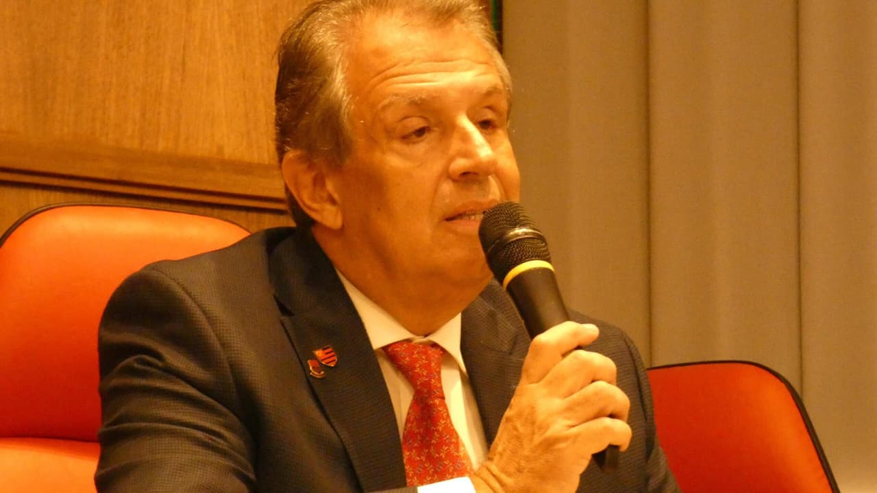 Diretor do Flamengo surpreso com demissão: pronunciamento após decisão inesperada.