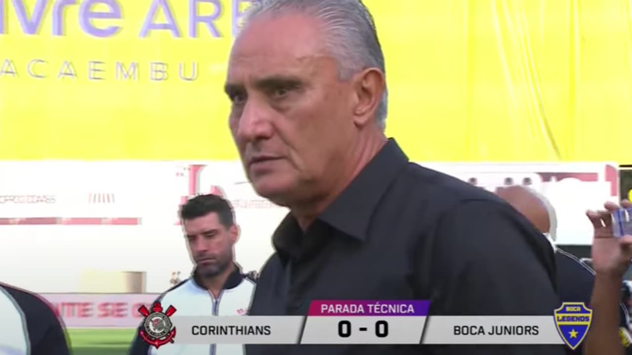 Tite lidera Corinthians Legends e emociona torcedores com sua presença marcante.