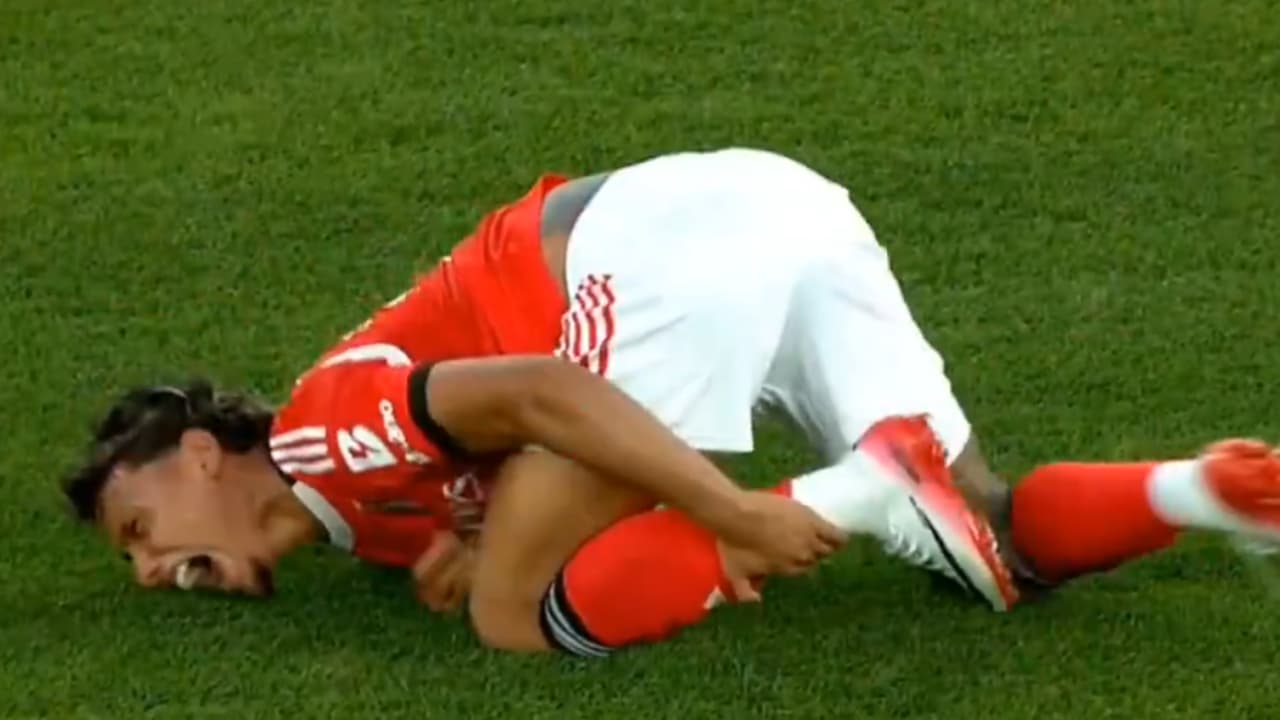 Atitude de Otamendi com Richard Ríos vira destaque na estreia.