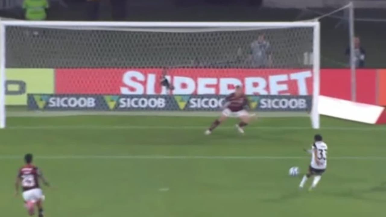 Gol perdido por Rony em jogo entre Flamengo e Atlético-MG choca torcedores.