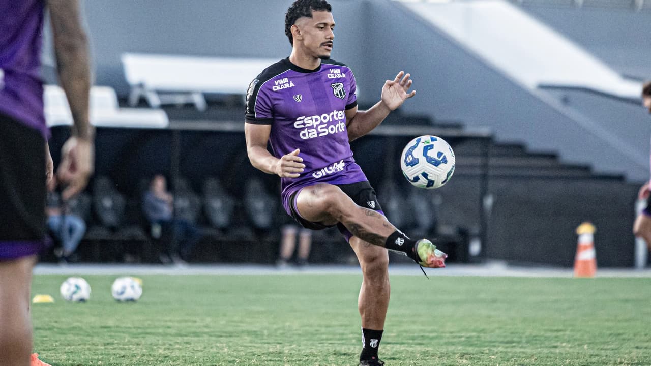 Provável escalação do Ceará para o jogo contra o Corinthians com desfalques.