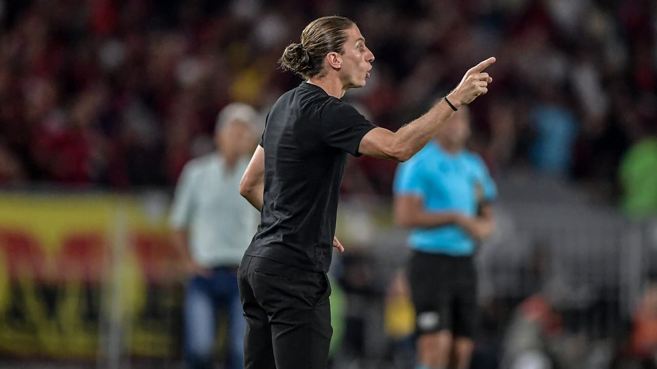 Filipe Luís elogia Pedro, peça fundamental do Flamengo na vitória decisiva.