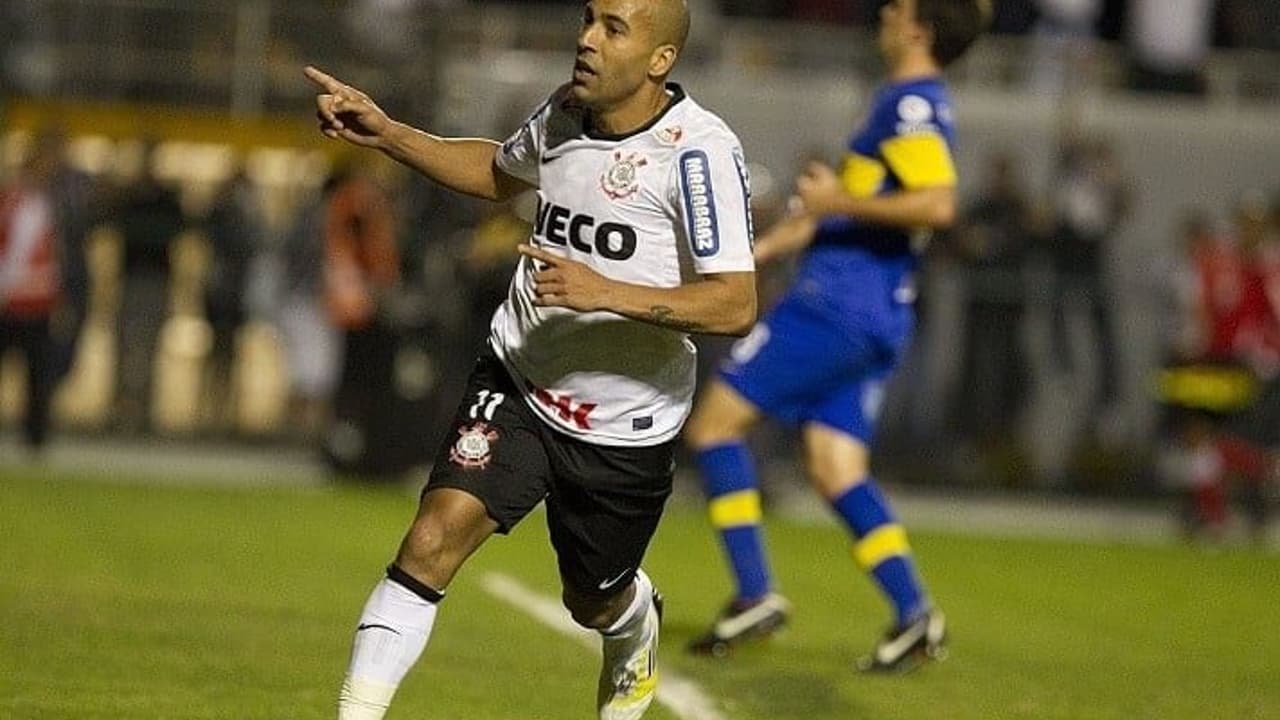 Canal de Galvão Bueno transmite jogo histórico entre Corinthians e Boca Juniors.