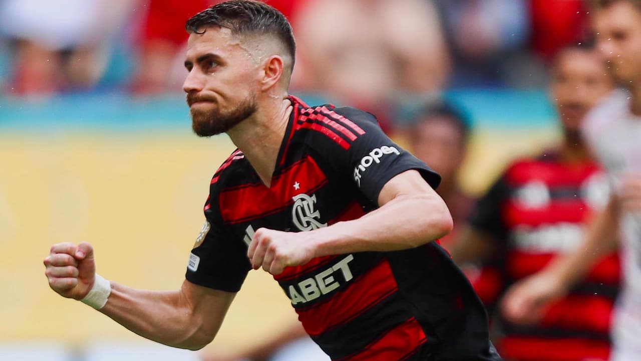 Jorginho, meia do Flamengo, comenta expectativa por estreia no Brasil: 'Muito especial'