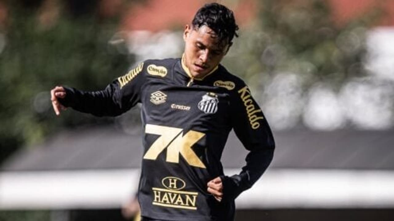 Hyan renova contrato com o Santos: 'É um clube enorme'