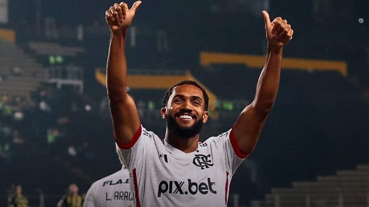 Flamengo analisa propostas por atacante Juninho, destaque do time nas últimas temporadas.