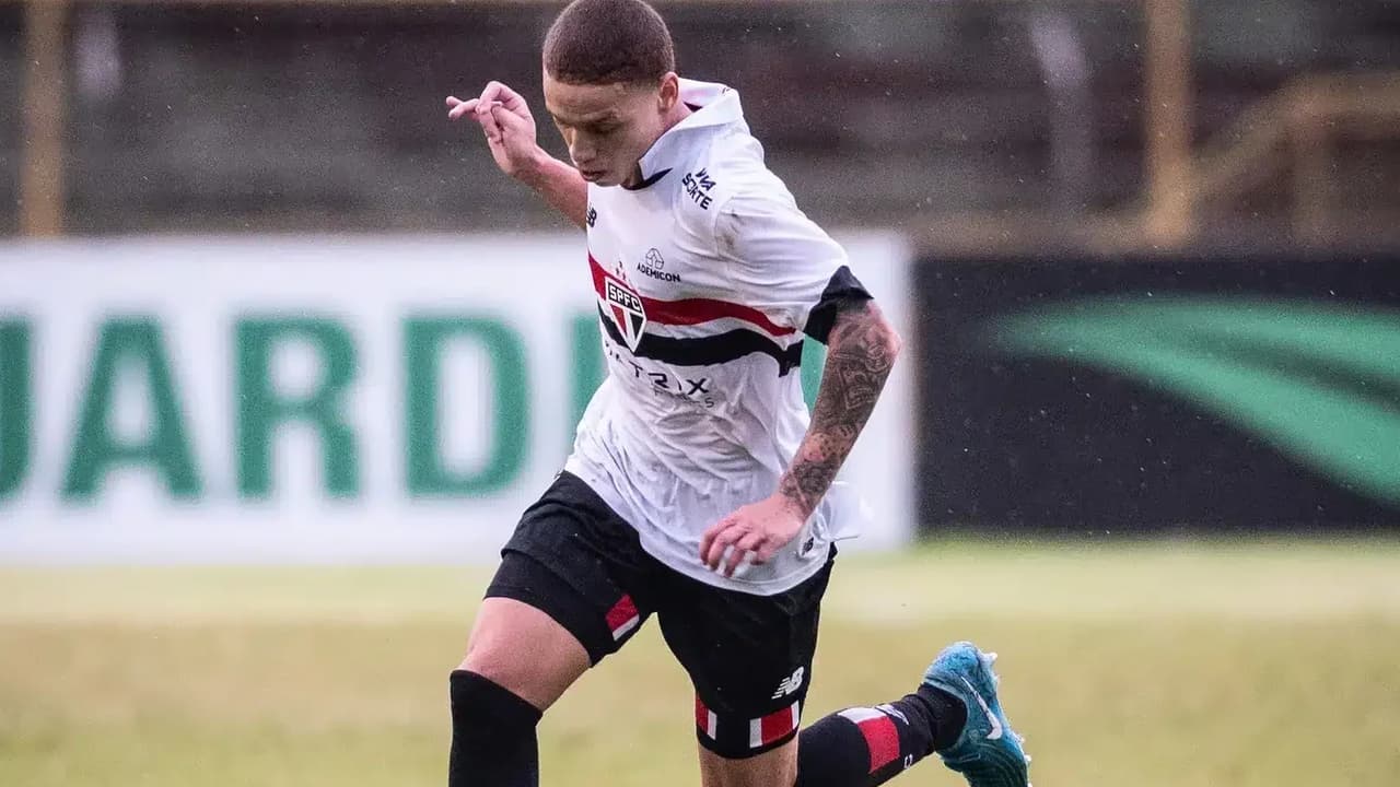 São Paulo tem novidade com lateral promessa de Cotia