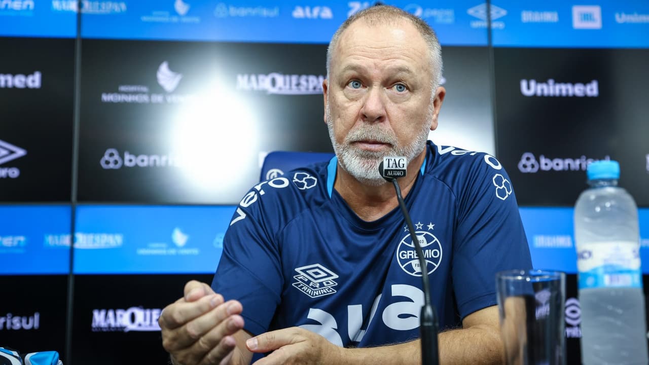 Mano Menezes abre o jogo e define o futuro de Carballo no Grêmio